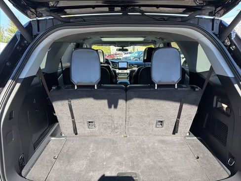 Used 2023 Ford Explorer XLT w/ Equipment Group 202A AWD/4WD image 23