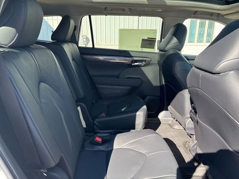 New 2026 Toyota Highlander Platinum image 31