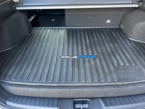 Used 2021 Toyota Prius Prime XLE image 18