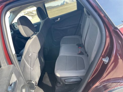 Used 2021 Ford Escape SE w/ SE Sport Appearance Package image 16