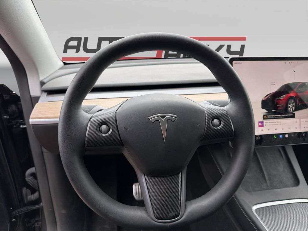 Used 2024 Tesla Model Y 2WD image 12
