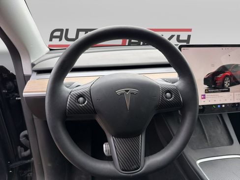 Used 2024 Tesla Model Y 2WD image 12