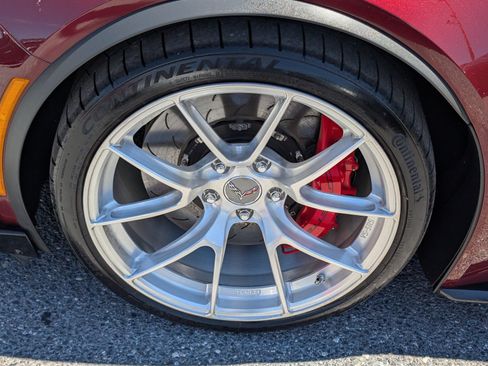 Used 2016 Chevrolet Corvette Z06 w/ 3LZ Preferred Equipment Group RWD image 10