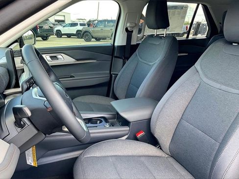 New 2026 Ford Explorer Active image 8