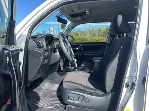 Used 2017 Toyota 4Runner TRD Off-Road image 15