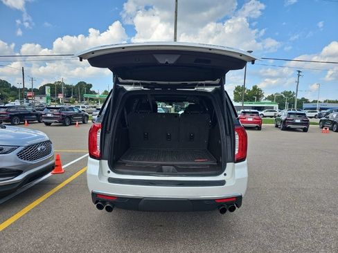 Used 2021 GMC Yukon XL Denali w/ Denali Premium Package AWD/4WD image 16