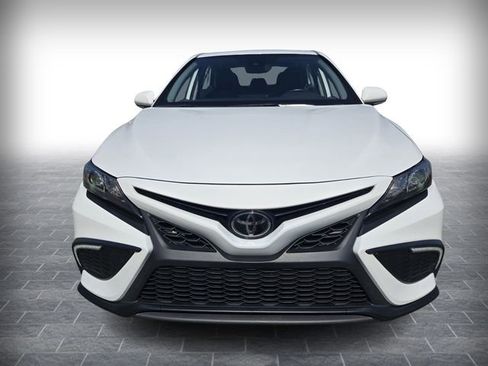 Used 2023 Toyota Camry SE image 2