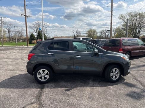 Used 2018 Chevrolet Trax LT AWD/4WD image 4