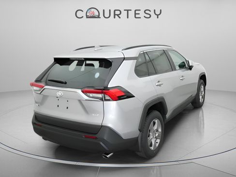 Used 2025 Toyota RAV4 XLE w/ Convenience Package FWD image 13