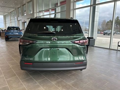 New 2026 Toyota Sienna XLE image 5