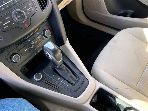 Used 2016 Ford Focus SE image 17
