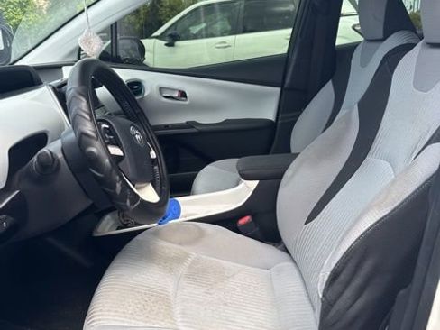 Used 2017 Toyota Prius Three w/ Advanced Technology Package FWD image 8