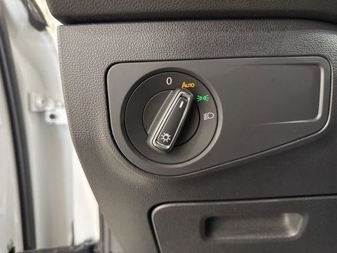 Certified 2022 Volkswagen Tiguan SE R-Line image 11