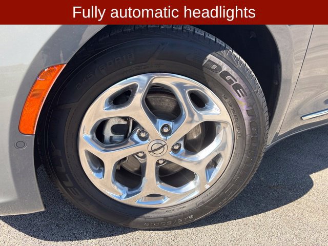 Used 2022 Chrysler Pacifica Limited FWD image 11