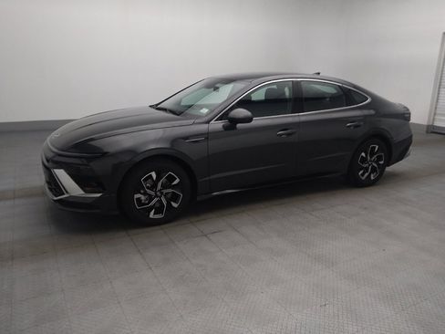 Used 2025 Hyundai Sonata SEL FWD image 2