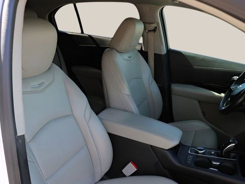 Used 2019 Cadillac XT4 Premium Luxury w/ Technology Package FWD image 18