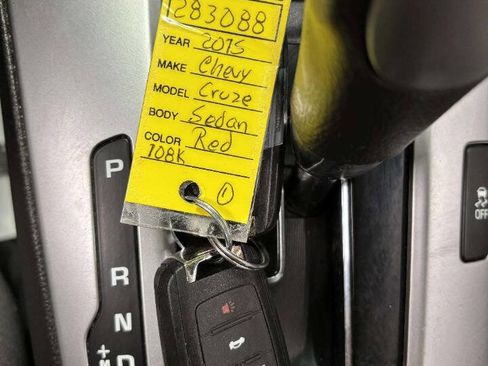 Used 2015 Chevrolet Cruze LT image 35