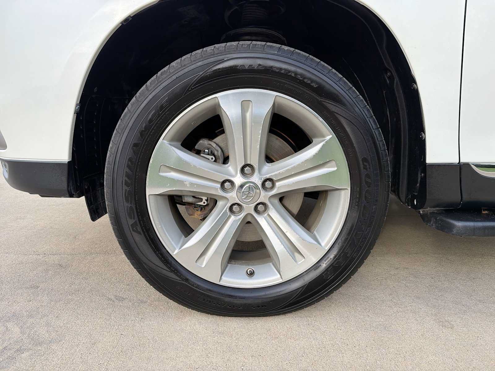 Used 2013 Toyota Highlander Limited AWD/4WD image 10