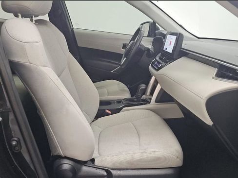 Used 2023 Toyota Corolla Cross LE image 7