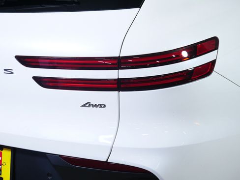 Certified 2026 Genesis GV70 2.5T AWD/4WD image 17
