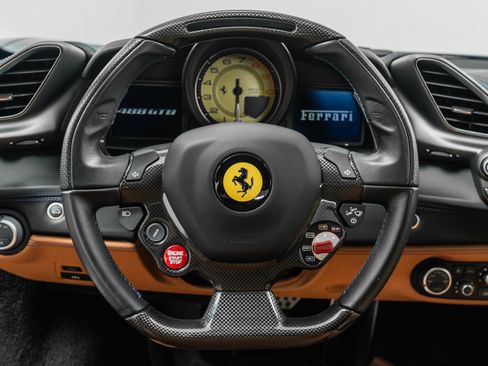 Used 2018 Ferrari 488 GTB RWD image 15