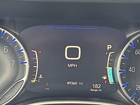 Used 2024 Chrysler Pacifica Touring-L image 17