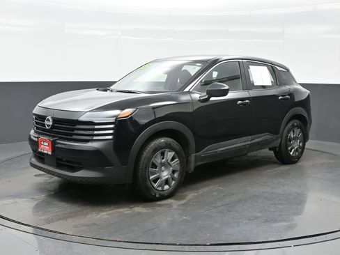 Used 2025 Nissan Kicks S image 2