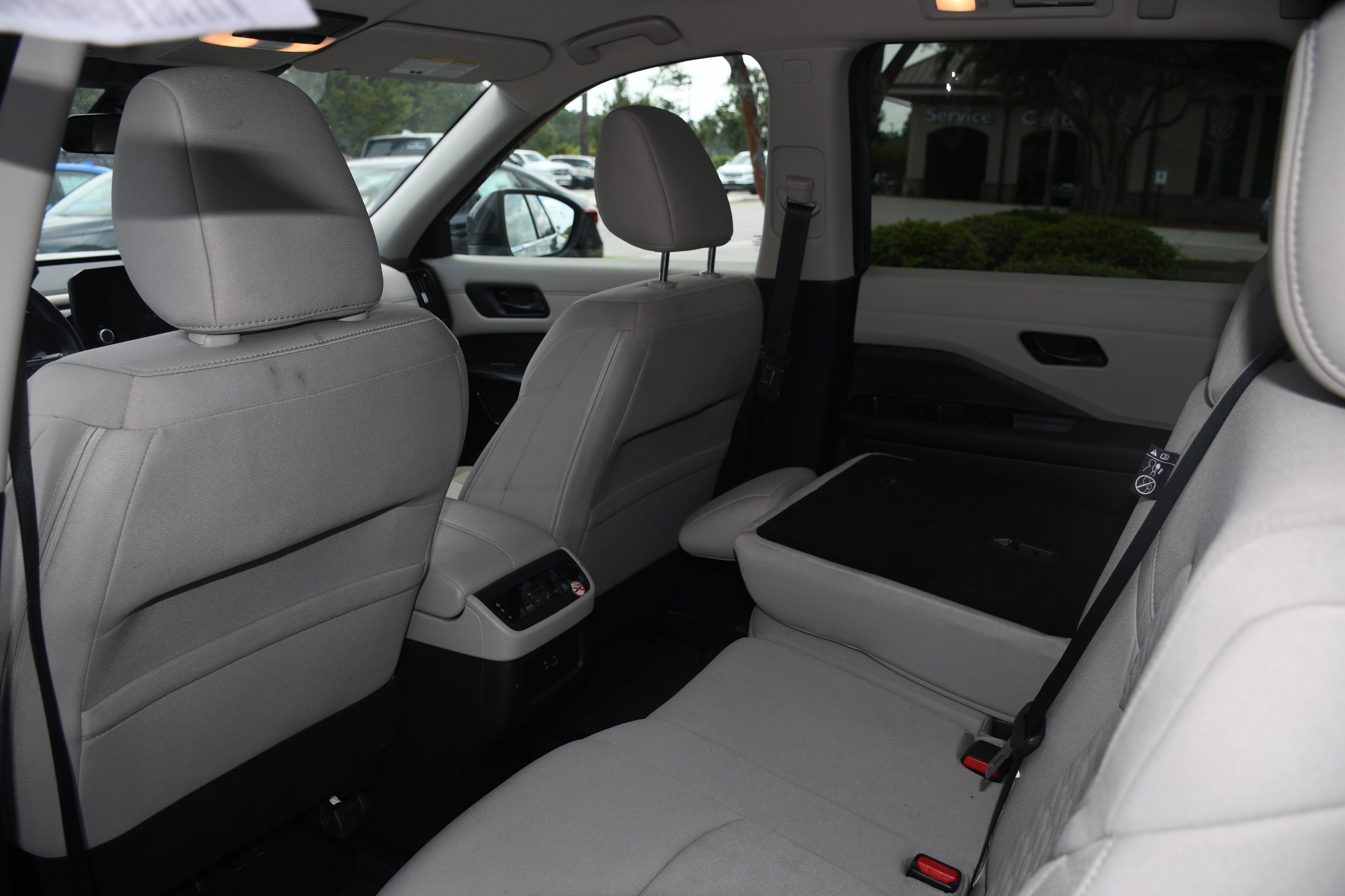 Used 2024 Nissan Pathfinder SV FWD image 15