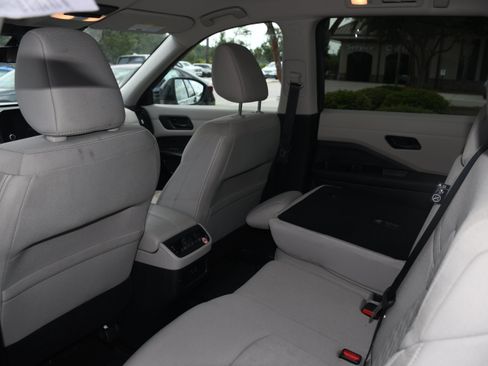 Used 2024 Nissan Pathfinder SV FWD image 15