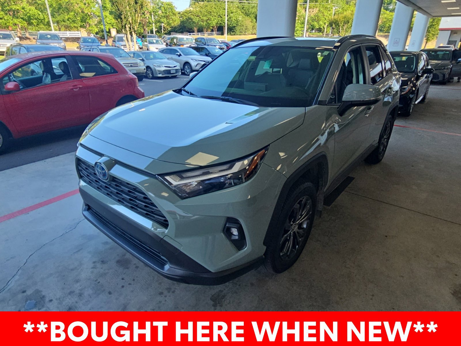 Used 2023 Toyota RAV4 XLE Premium AWD/4WD image 3
