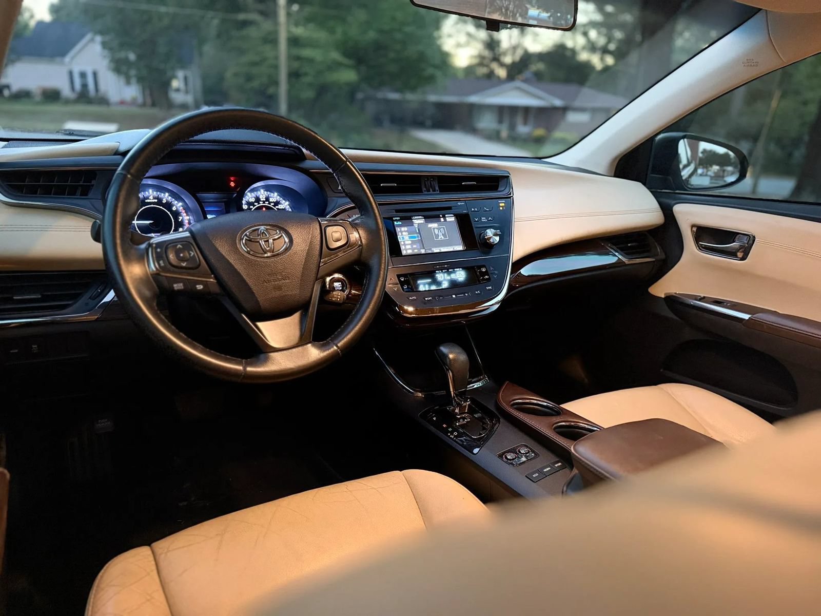 Used 2015 Toyota Avalon XLE FWD image 11