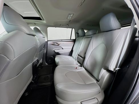 Used 2023 Toyota Highlander Limited AWD/4WD image 22