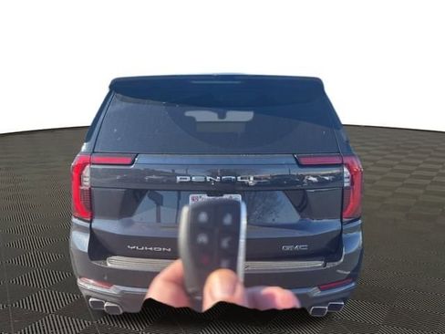 Used 2025 GMC Yukon Denali Ultimate image 3