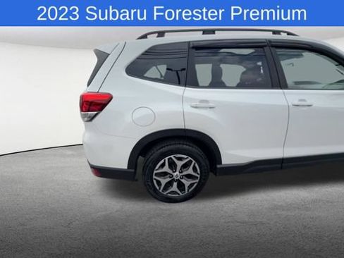 Used 2023 Subaru Forester Premium AWD/4WD image 9