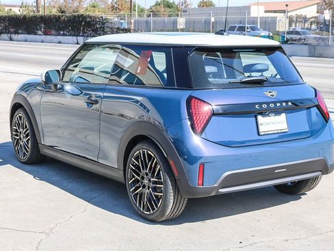 Used 2025 MINI Cooper 2-Door Hardtop image 5