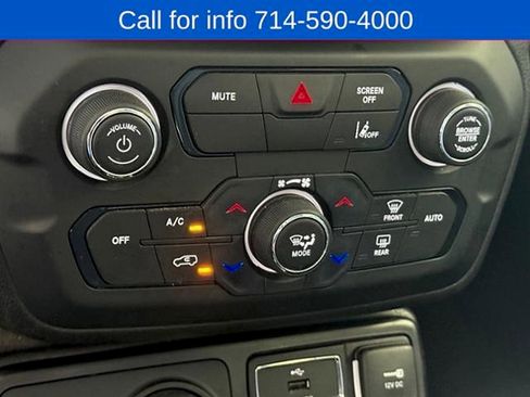 Used 2023 Jeep Renegade Latitude AWD/4WD image 22
