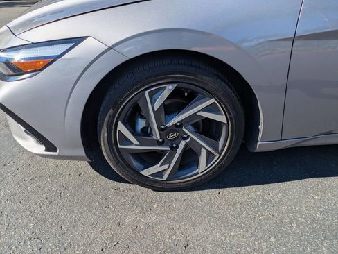 Used 2025 Hyundai Elantra SEL image 13