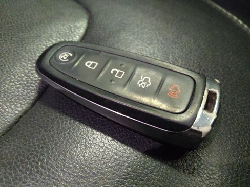 Used 2018 Ford Focus Titanium FWD image 32