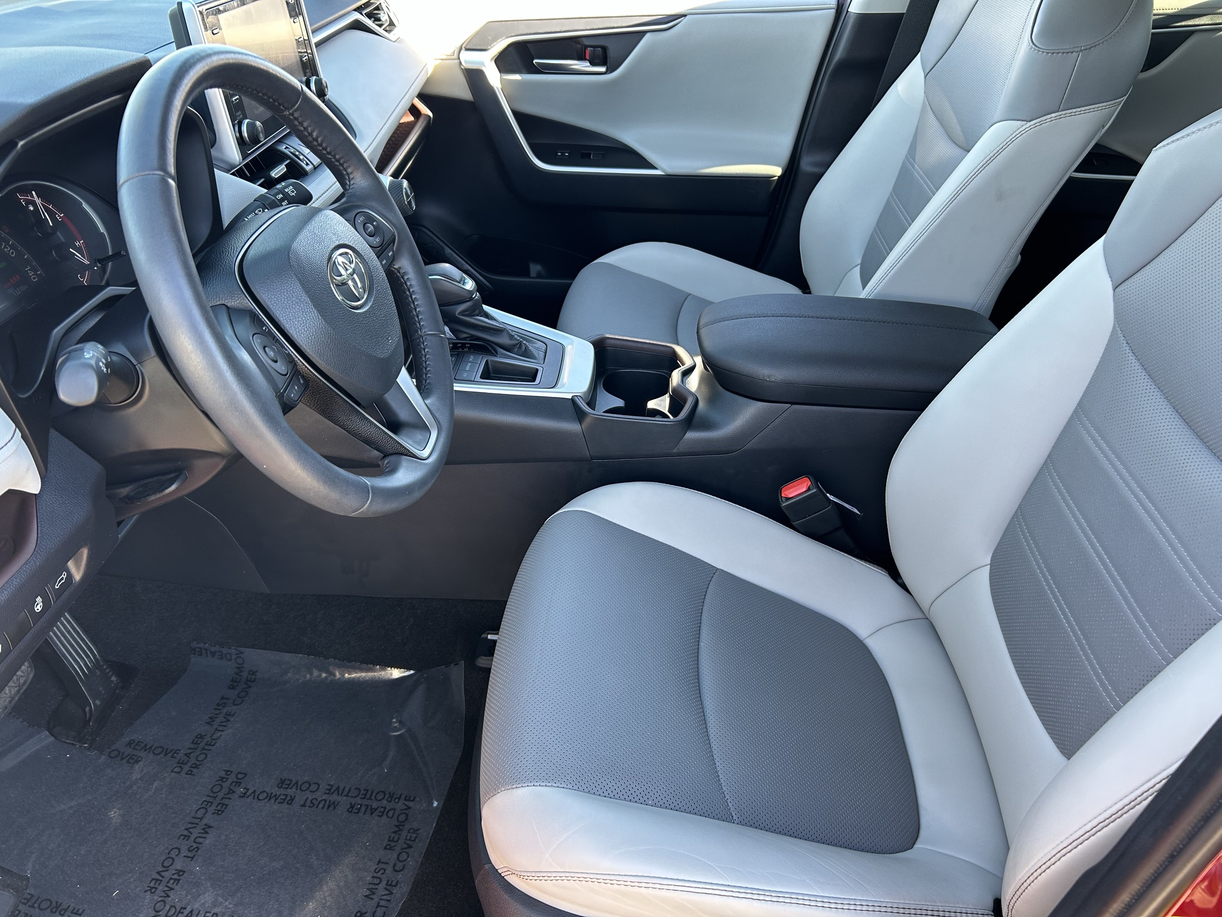 Used 2019 Toyota RAV4 Limited w/ Cold Weather Package FWD image 18