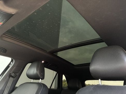 Used 2020 Volkswagen Atlas Cross Sport SE w/ Panoramic Sunroof Package FWD image 14