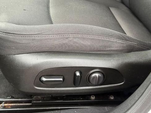 Used 2021 Chevrolet Malibu LT FWD image 17