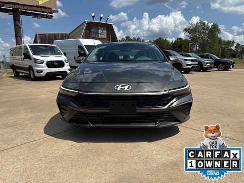 Used 2024 Hyundai Elantra SEL FWD image 2