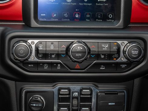 Used 2023 Jeep Gladiator Rubicon w/ Cold Weather Group AWD/4WD image 19