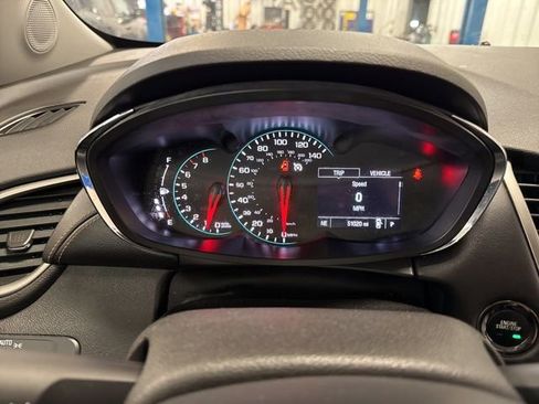 Used 2019 Chevrolet Trax LT w/ LT Convenience Package AWD/4WD image 21