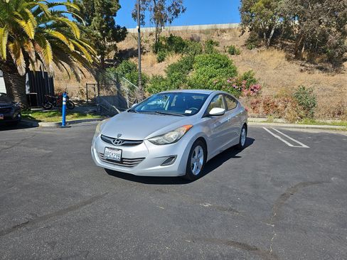 Used 2013 Hyundai Elantra GLS FWD image 3