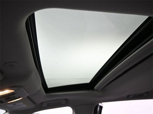 Used 2024 Toyota Highlander XLE image 6