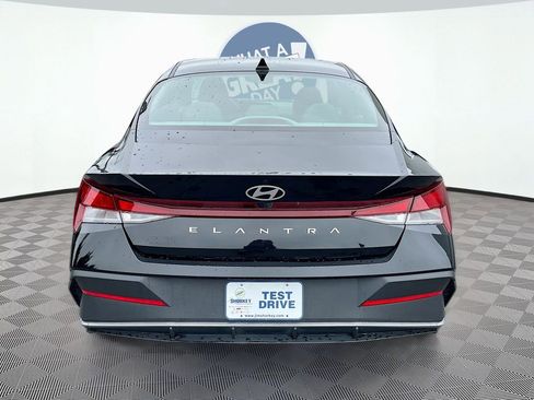 Used 2024 Hyundai Elantra SE FWD image 7