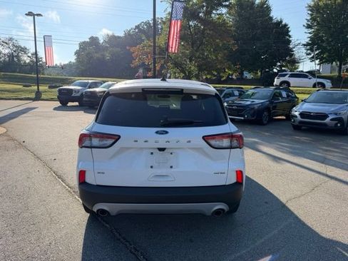Used 2022 Ford Escape SE w/ Convenience Package AWD/4WD image 4