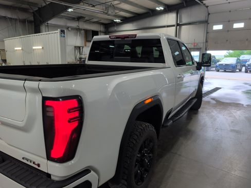 Used 2025 GMC Sierra 2500 AT4 w/ AT4 Premium Plus Package AWD/4WD image 3