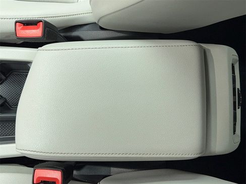 Used 2022 Volkswagen Tiguan SE R-Line image 34